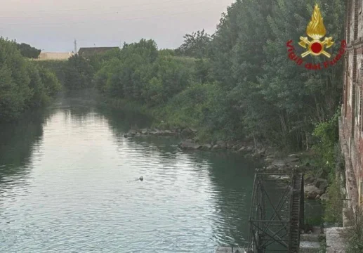 Si tuffa nel torrente e scompare sott’acqua: morto un ragazzo di 15 anni