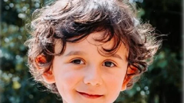 Morto a soli 6 anni Gabriele Bonavolta, stroncato dalla malattia. I genitori: “Era il nostro supereroe”