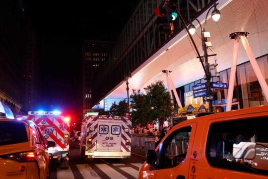 Sei persone accoltellate alla Penn Station di New York, uno è grave: arrestato l’aggressore