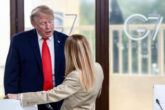 Meloni, infinita la lite con Trump: “Attacchi insensati. La mia popolarità non ti riguarda, focalizzati sulla tua”