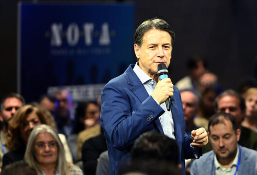 Giuseppe Conte racconta della sua malattia: “Un fulmine a ciel sereno. Non ho pianto ma pregato”
