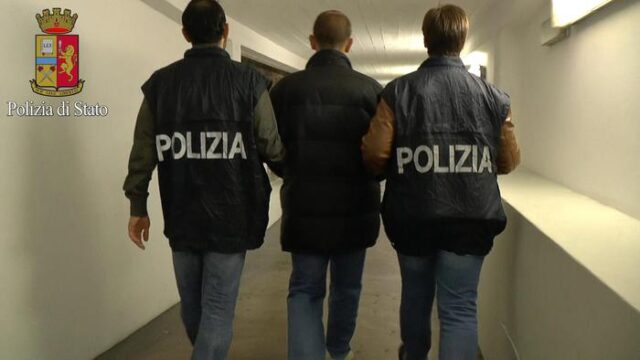 Dodicenne abusato nel retro di un negozio: arrestato un commerciante 47enne
