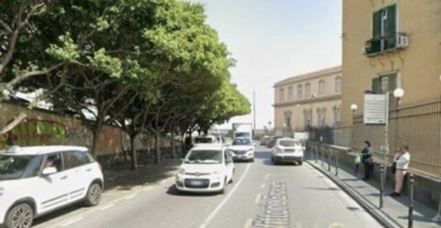 Anziana trovata morta in casa, inutili i soccorsi: indaga la polizia