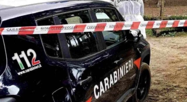 Tragedia familiare, uccide moglie e figlio a fucilate: l’allarme lanciato da un nipote