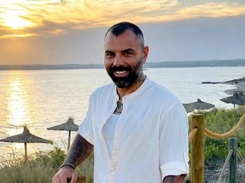 Si spegne a 39 anni il tatuatore che aiutava i malati oncologici: commozione e dolore sui social
