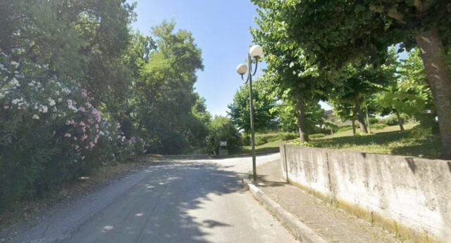 Tragedia nella notte, perde il controllo dell’auto e precipita: muore ex insegnante di 89 anni