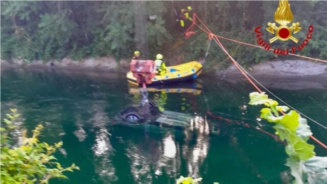 Tragedia dopo una serata in discoteca: tre giovani morti nell’auto finita in un canale, le testimonianze dei sopravvissuti