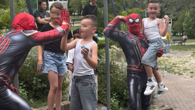 Un bimbo di 6 anni non aveva invitati alla sua festa di compleanno: dopo l’appello di un animatore, decine persone rendono il compleanno un giorno speciale