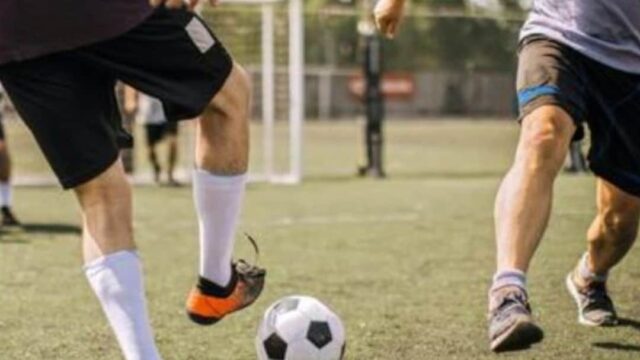Dramma durante una partita tra amici: 22enne lotta tra la vita e la morte dopo una caduta