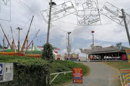 15enne muore folgorato al Luna Park: tutta la comunità si stringe nel dolore