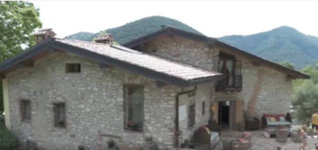 Rapina in casa ad Alzano Lombardo, 13enne tenta di salvare il padre abbracciando uno dei banditi: bottino da 50mila euro