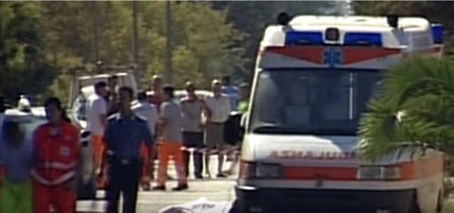 Scontro tra moto e scooter, muore un ragazzo di 17 anni: tre giovani feriti