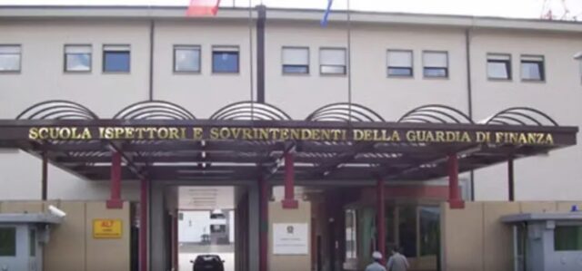 Precipita dal terzo piano della scuola della Guardia di Finanza: morta un’allieva di 22 anni