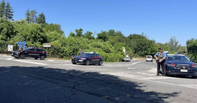 Accoltellato durante un picnic, 43enne in fin di vita: arrestata una donna per tentato omicidio