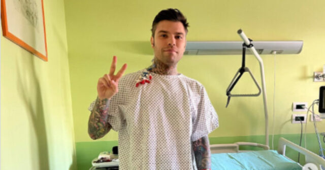 Fedez ancora in ospedale, come sta il rapper dopo il ricovero di ieri sera
