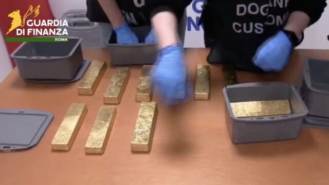 Controllo in aeroporto, trovati lingotti d’oro per oltre 8 milioni di euro