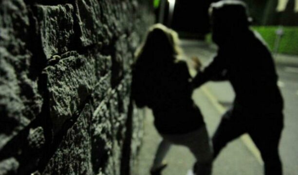 Violentava le minori mentre riparava la loro casa: scatta la custodia in carcere