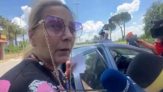 La mamma di Martina Carbonaro al processo per il femminicidio: “Dio perdona, io non ci riesco. Deve marcire in carcere”