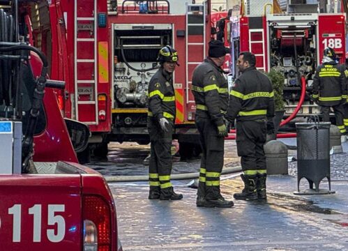 ULTIM’ORA: 53enne ucciso a coltellate, un uomo si barrica in casa, apre il gas e minaccia di far esplodere il palazzo