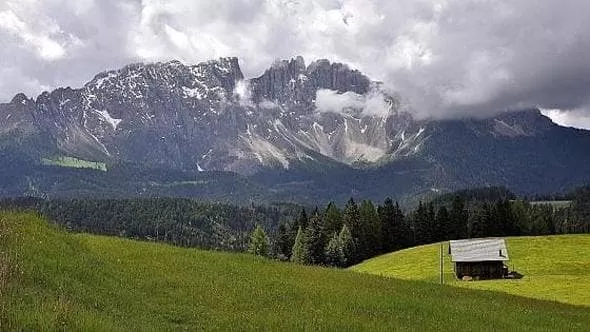 Escursione si trasforma in dramma: adolescente perde la vita dopo una caduta di 50 metri