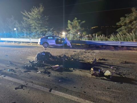 Terribile incidente nella notte, due morti ed un 21enne che lotta tra la vita e la morte