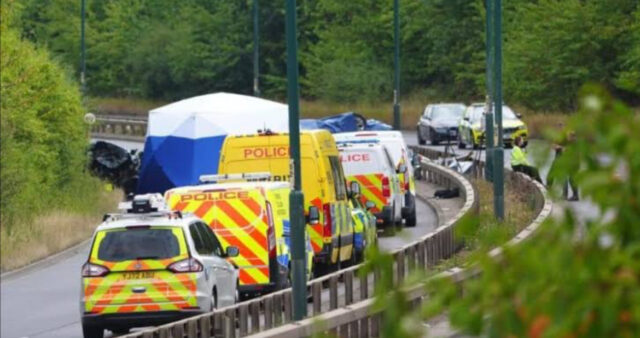 Strage sulla A66: auto contromano travolge la polizia, sette morti