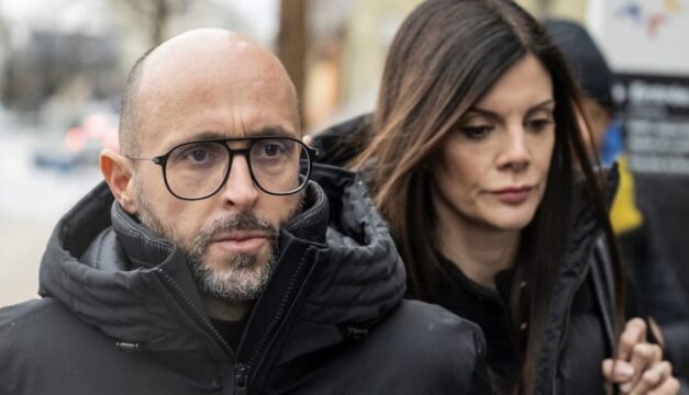 Picchia la moglie e finisce in carcere: arrestato Jacques Moretti, il gestore del locale della strage di Capodanno