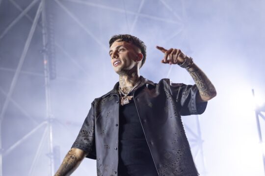Tony Boy rilasciato, andrà ai domiciliari dai genitori. Così il rapper al GIP: “La pistola serviva a difendermi”