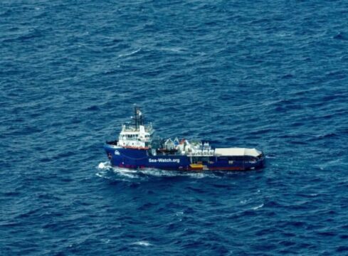 Migranti soccorsi in mare, nuovo stop per la Sea Watch 5: scatta anche una multa