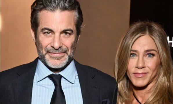 Jennifer Aniston e l’amore “pericoloso” con Jim Curtis, gli amici: “Sta rifiutando il lavoro per stare con lui”