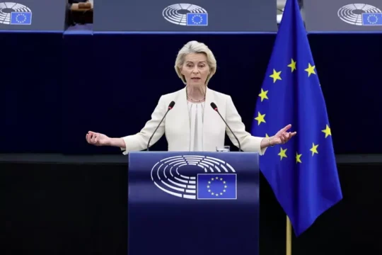 L’Ue approva il Kids Act: stop ai social per gli under 13, nuove regole per i minori