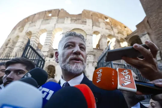Il Colosseo riapre dopo la morte dell’operaio: sindacati chiedono verifiche sulla sicurezza