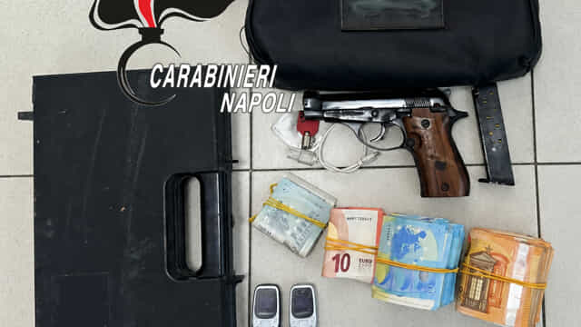 Pistola Beretta nascosta in un accappatoio: arrestato 51enne