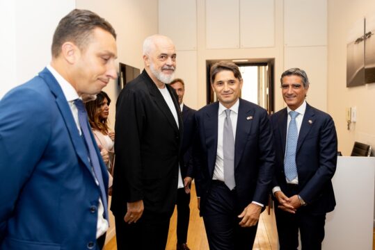 Ponte diplomatico tra Campania e Albania, inaugurato a Napoli il nuovo Consolato Onorario: a guidarlo è Giuseppe Lettieri