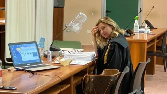 Danneggiata l’auto blindata della pm antimafia: tre colpi sul finestrino