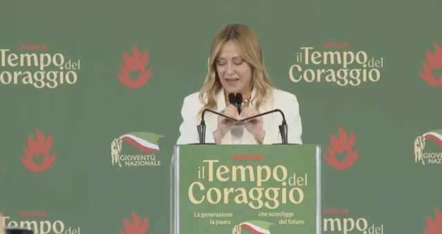 Fenix, tetto di stranieri in classe per legge e divieto di niqab: Meloni annuncia nuove misure per la scuola