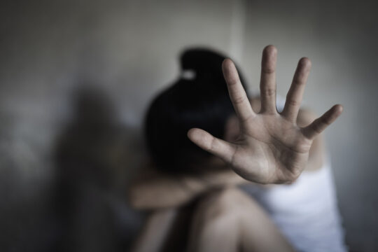 Sequestrata e violentata in una cantina, 22enne: “Mi diceva di fingere di essere morta”