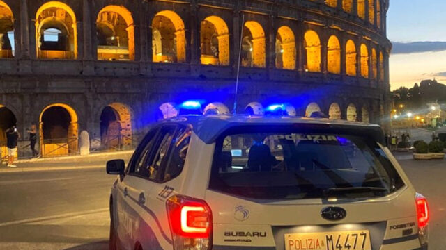 Cade da 10 metri mentre lavora al Colosseo: morto un operaio di 22 anni