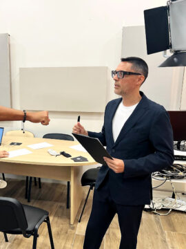 “DECISION LAB”: IL MENTALISTA LUCA VOLPE SFIDA 4 INTELLIGENZE ARTIFICIALI SUL COMPORTAMENTO UMANO