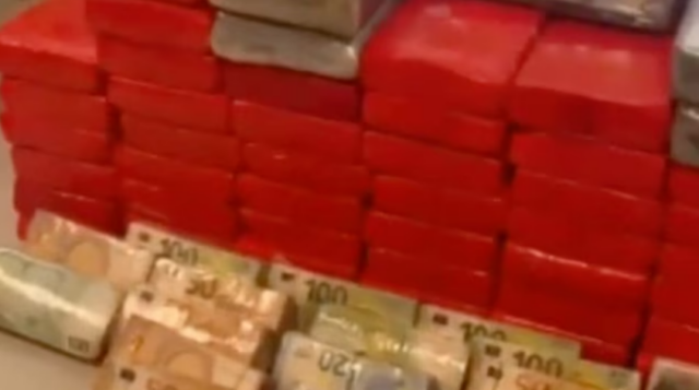 Nasconde 70 chili di cocaina e oltre 170mila euro in casa: arrestato 41enne