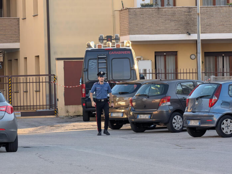 Uccide la suocera soffocandola con una busta e poi chiama i carabinieri