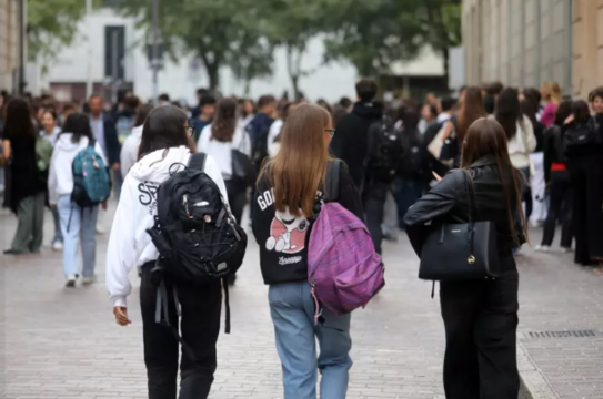 Lite tra studenti finisce con un’aggressione: 14enne ferito a scuola
