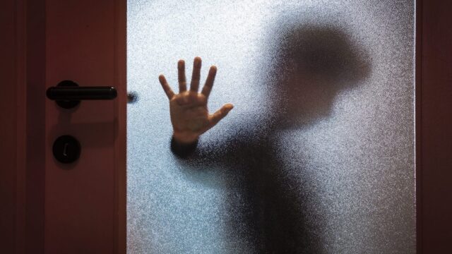Violenza sessuale su un bambino: il 40enne finisce agli arresti domiciliari