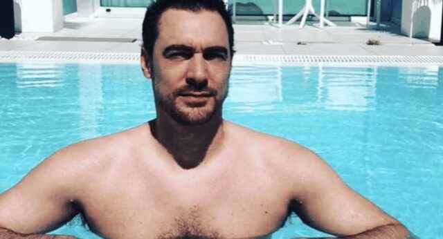Muore a 43 anni l’attore Arnaud Denis: eutanasia dopo un intervento andato male