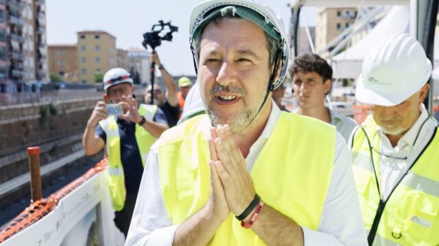 Salvini smentito sul caso del “chiodo” che bloccò la rete ferroviaria: Rfi multata per 1,75 milioni