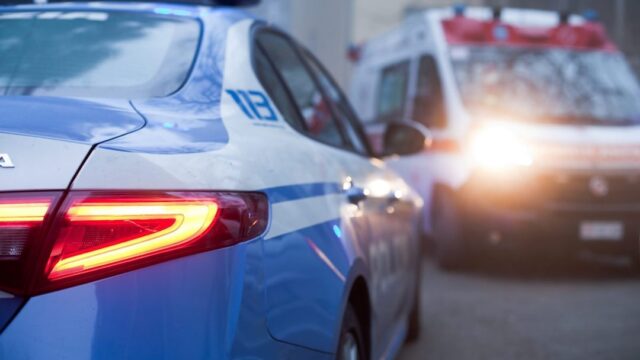 Aggredisce l’ex compagna con un coltello e scappa: arrestato 44enne dopo la fuga