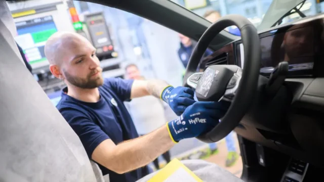 Airbag Takata, stretta sulle revisioni dal 1° ottobre 2026: la sola prenotazione non basta più, stop alle auto non riparate
