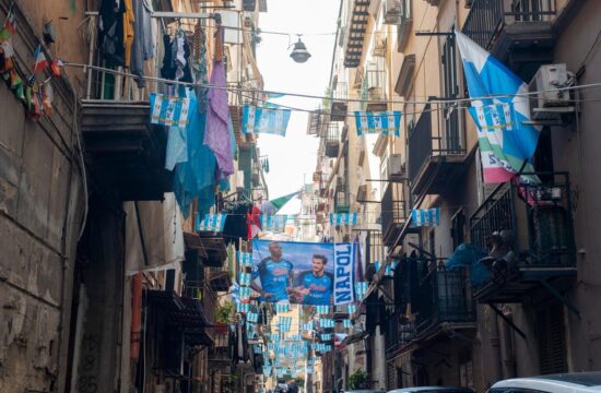 “È VERO, NON SIETE A NAPOLI, E VI PERDETE PARECCHIO”: DIVIETO DI STENDERE IL BUCATO FUORI CASA, L’ASSESSORE PUCA RISPONDE SUI SOCIAL AL COMMENTO DEL SINDACO FRANCESE DI THIZY-LES-BOURGS