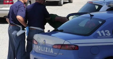 Usura ed estorsioni per conto del clan, arrestato 58enne