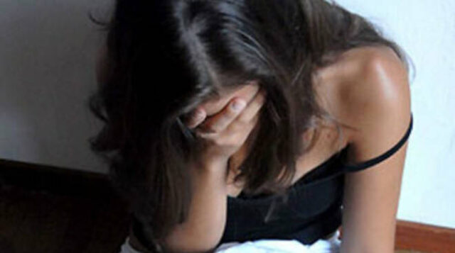 Abusata per anni dal fratello e dal cugino, 16enne denuncia: “Mi molestavano e costringevano a tacere”